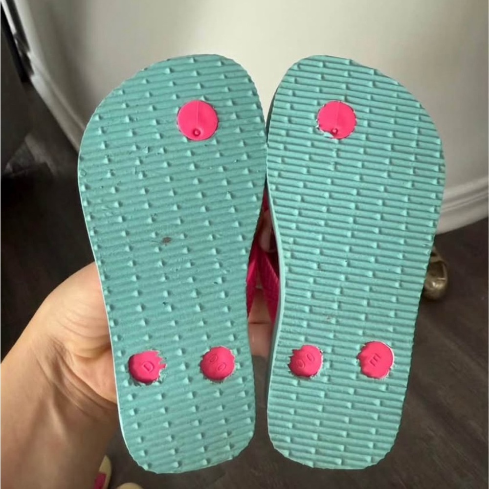 Toddler Size 7 - 4 pairs of shoes - Picture 4 of 10